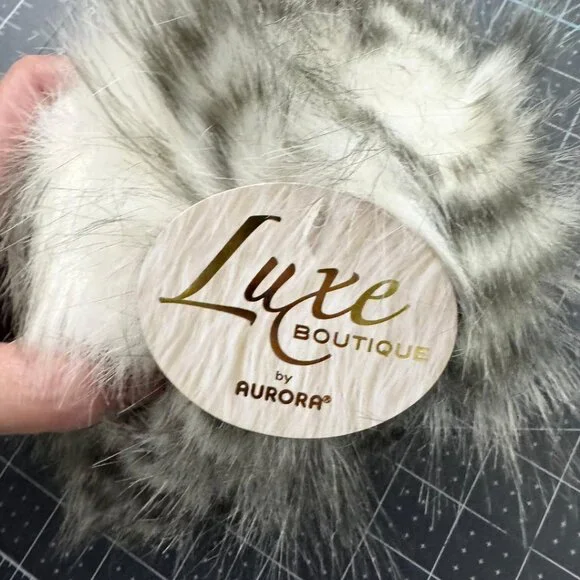 Small Furry Owl Stuffed Animal Plush Toy by Aurora (Luxe Boutique) - New - Picture 4 of 5